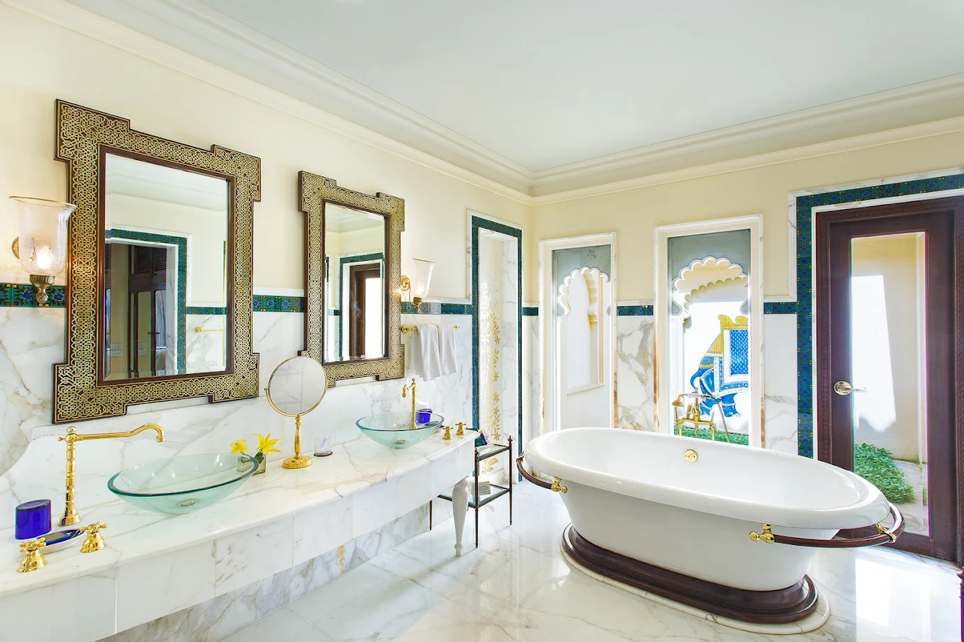 The Oberoi Udaivilas in Lake Pichola, Udaipur — photo 2